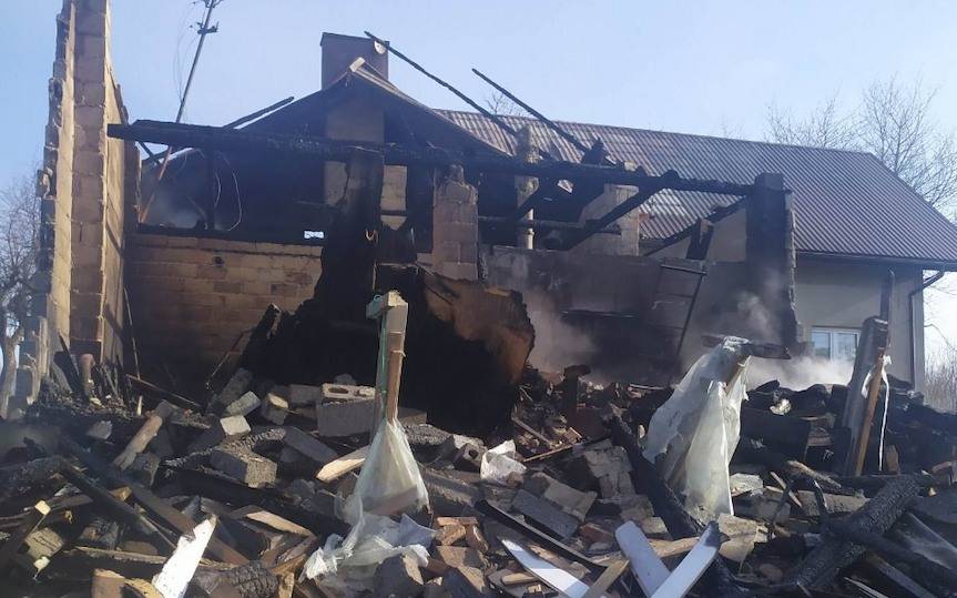 W jedną noc stracili w pożarze dach nad głową