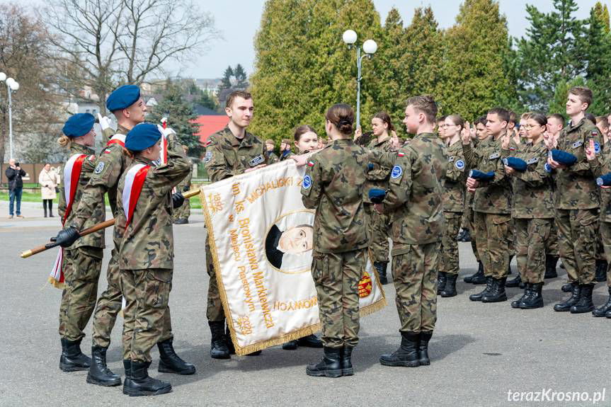 Uczniowie z wojskowych klas mundurowych złożyli ślubowanie w Miejscu Piastowym