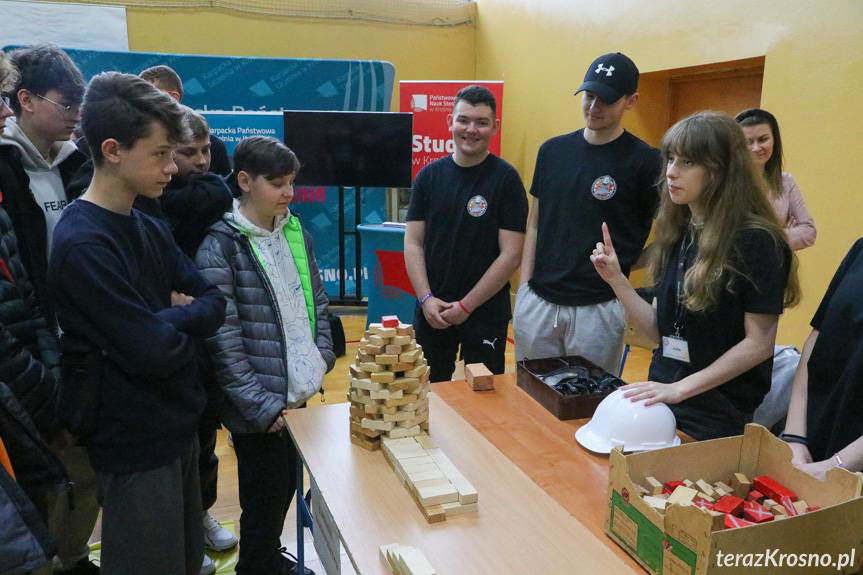 Ósmoklasiści poznali Budowlankę "od środka"