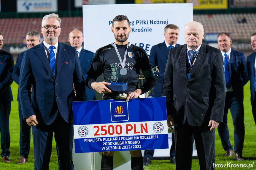 Karpaty Krosno przegrały z Cosmosem Nowotaniec w finale okręgowego Pucharu Polski [ZDJĘCIA]