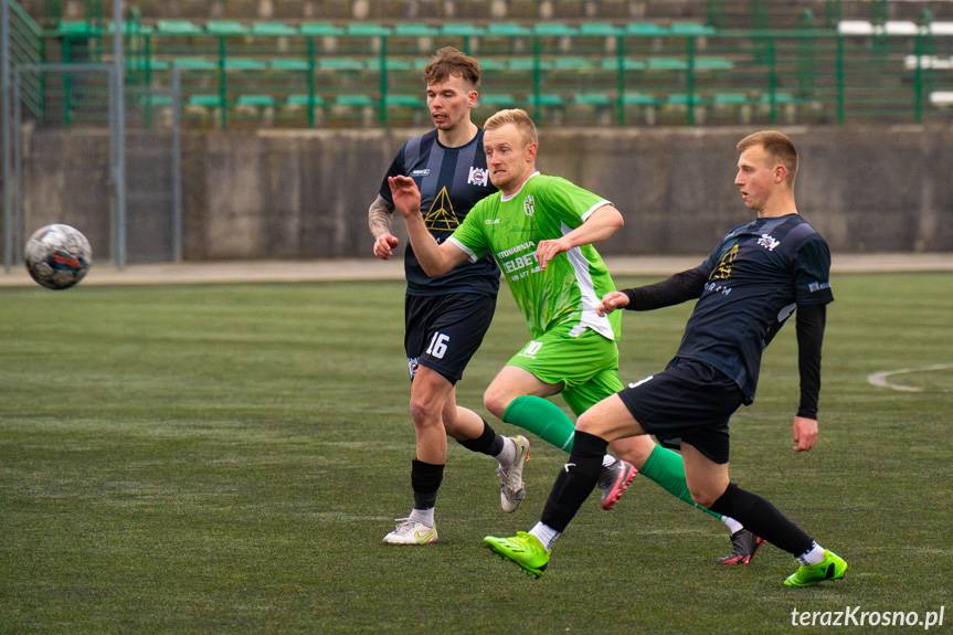 Przełęcz Dukla pokonuje na własnym terenie Czarnych Jasło