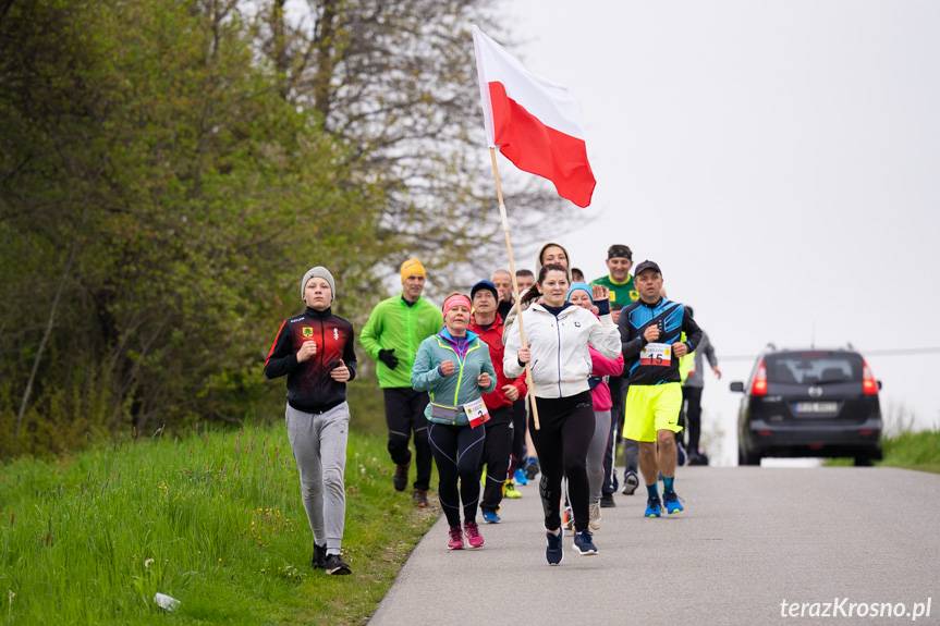 Pobiegli z flagą