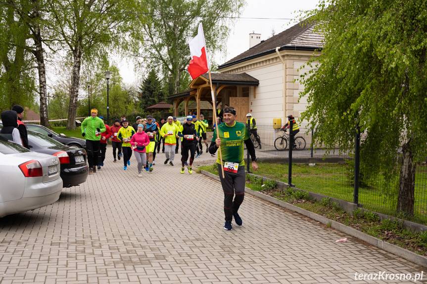 Pobiegli z flagą