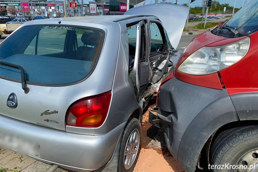 Zderzenie dwóch samochodów na Bieszczadzkiej