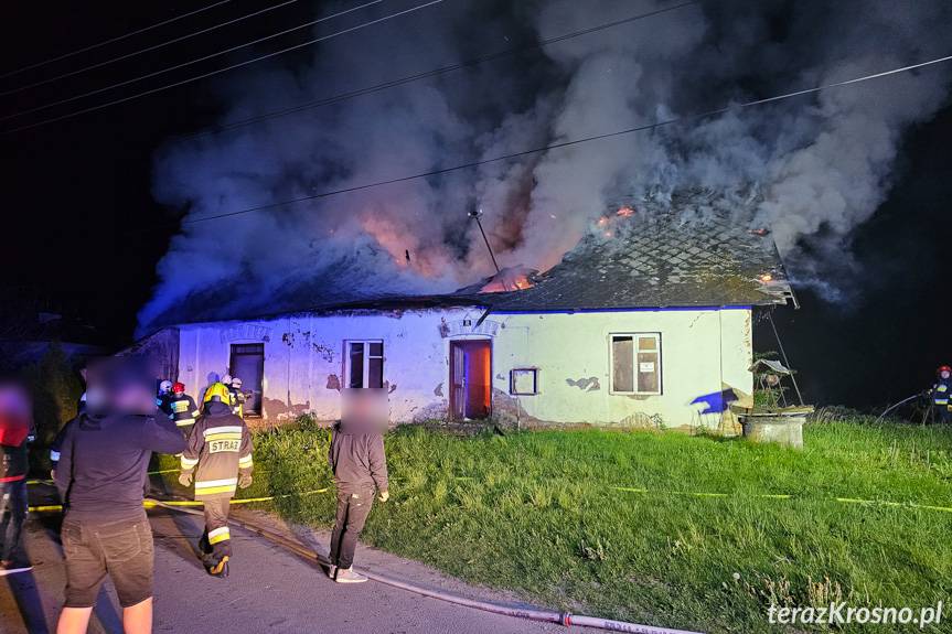 Pożar pustostanu w Rogach przy Szkolnej