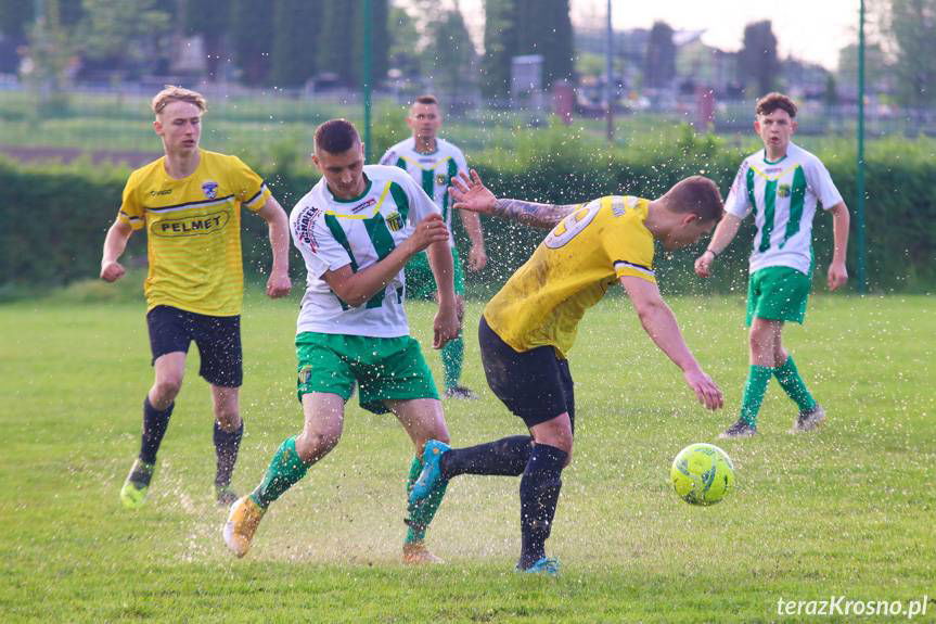 Karetka pogotowia, ulewa i cztery bramki w Krościenku Wyżnym