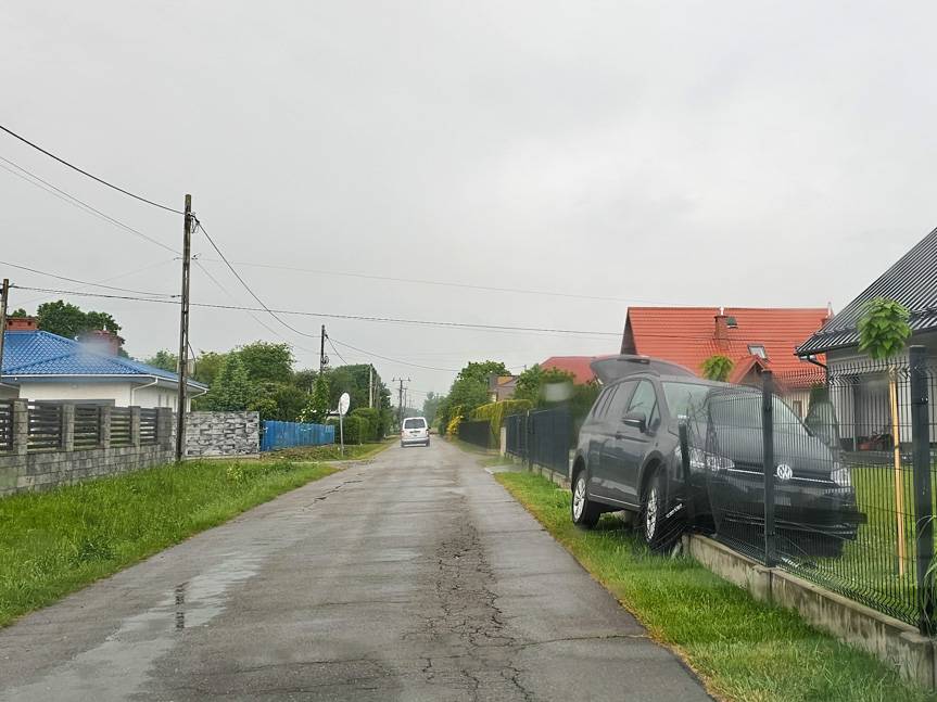 Kierująca volkswagenem wjechała w ogrodzenie