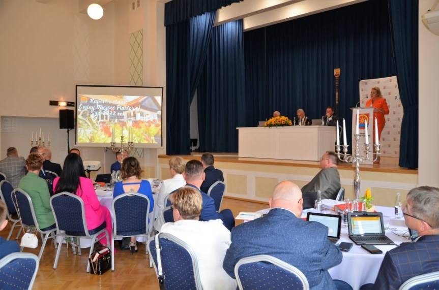 Wójt gminy Miejsce Piastowe bez wotum zaufania, ale z absolutorium