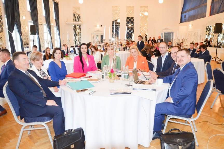 Wójt gminy Miejsce Piastowe bez wotum zaufania, ale z absolutorium