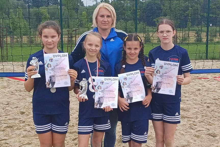 Trzy medale podczas mistrzostw dla siatkarek GOSiR Jedlicze