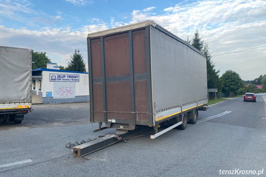 Utrudnienia w Iskrzyni, uszkodzona przyczepa