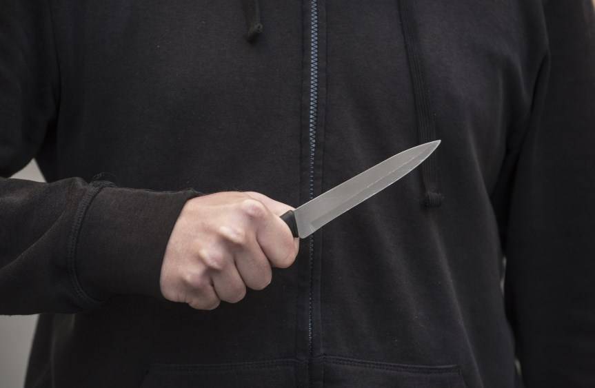Mężczyzna ranił nożem żonę
