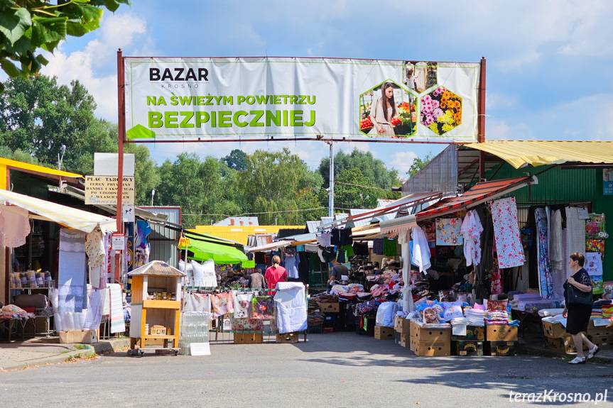 Bazary wciąż mogą liczyć na lojalnych klientów. Polacy głównie szukają tam świeżych i naturalnych produktów