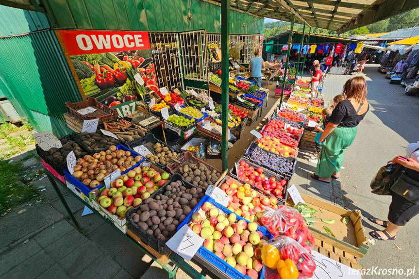 Bazary wciąż mogą liczyć na lojalnych klientów. Polacy głównie szukają tam świeżych i naturalnych produktów