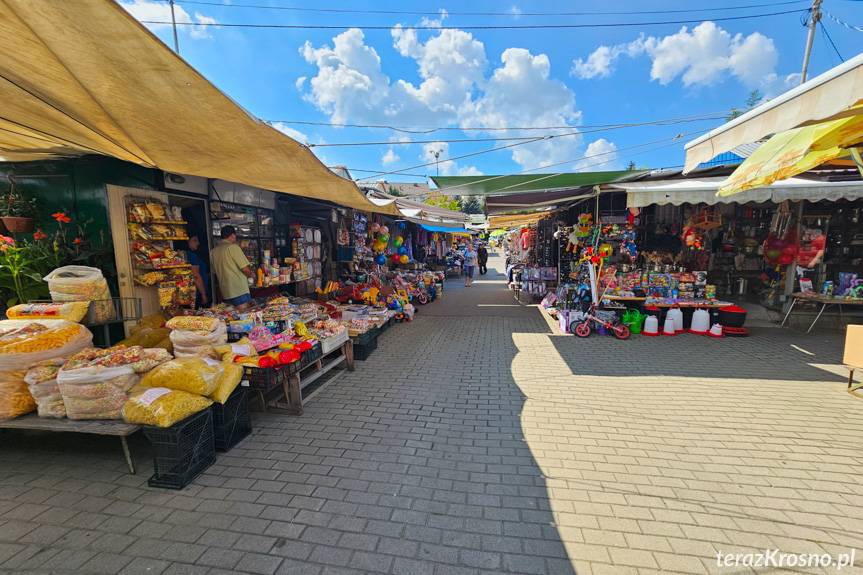 Bazary wciąż mogą liczyć na lojalnych klientów. Polacy głównie szukają tam świeżych i naturalnych produktów