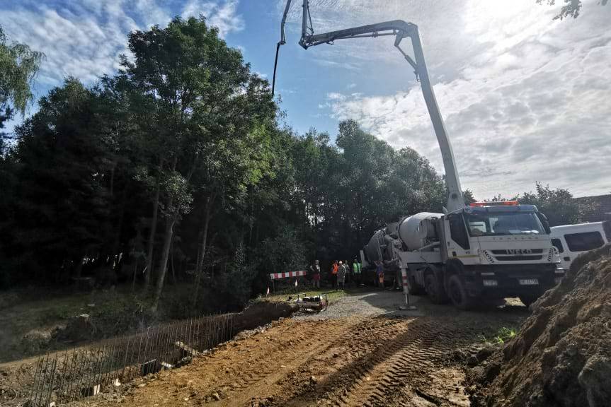 Budują nowy most na potoku Kopytko