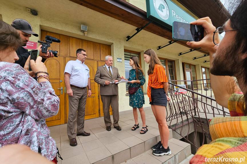 Aktywiści z Inicjatywy Dzikie Karpaty złożyli petycję w RDLP w Krośnie