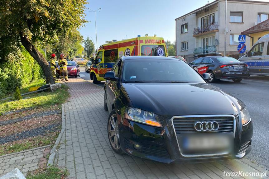 Kolizja na Okrzei. Ucierpiała pasażerka fiata