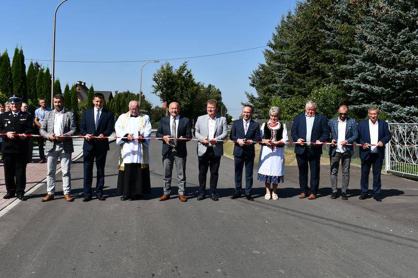 Mieszkańcy Sieniawy i Głębokiego już nie muszą martwić się dziurami w drodze