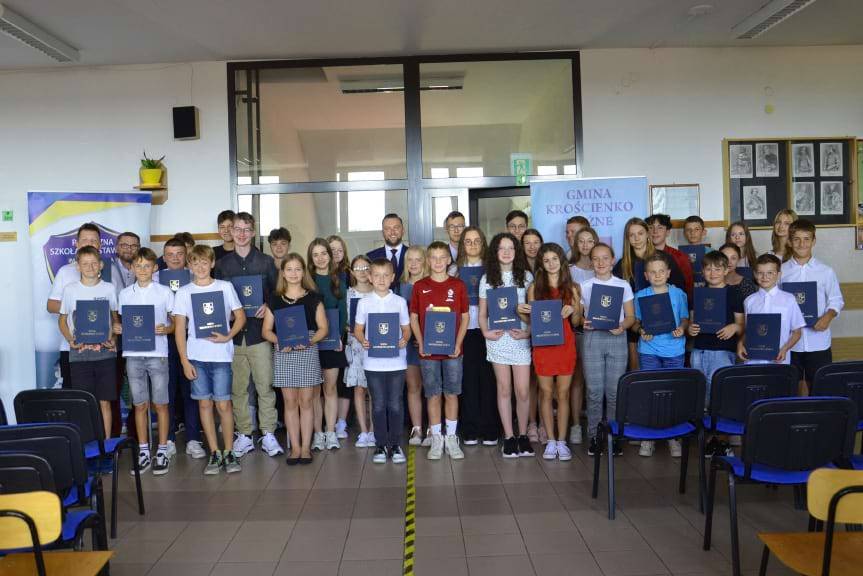 Wójt nagrodził najzdolniejszych uczniów