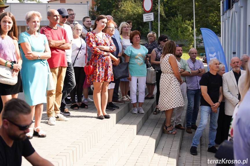 Murale i tablica na 100-lecie szkła w Krośnie