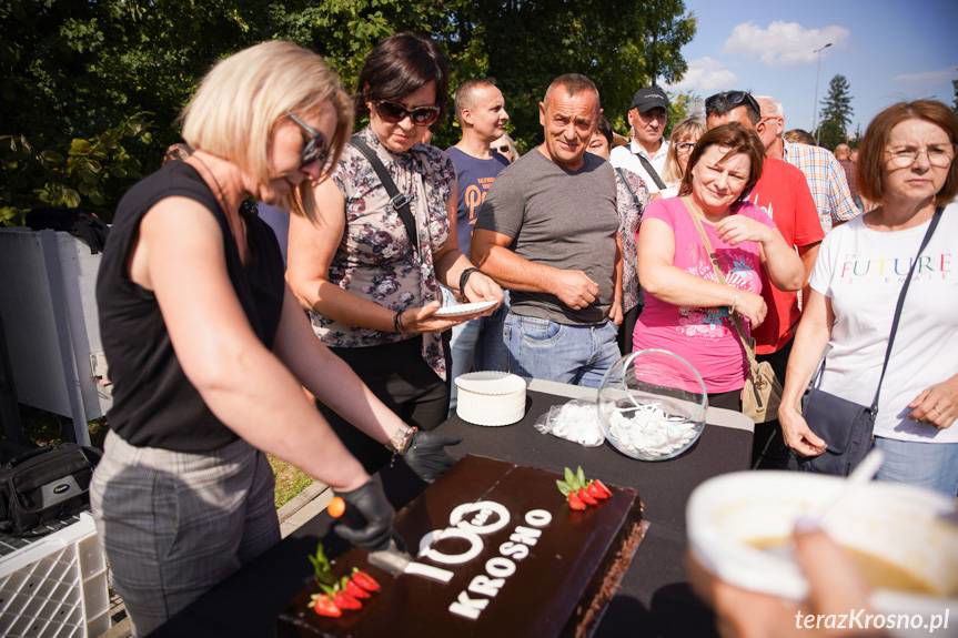Murale i tablica na 100-lecie szkła w Krośnie