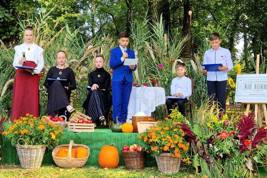 Miejsce Piastowe czyta "Nad Niemnem"