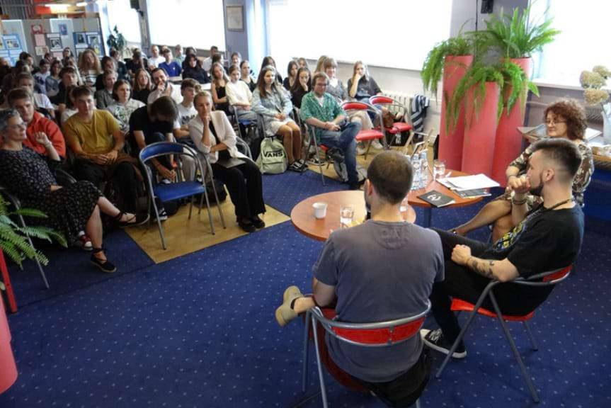 "Pisanie wierszy powinno sprawiać przyjemność" - Paweł Kusiak i Andrzej Woźniak o byciu poetą