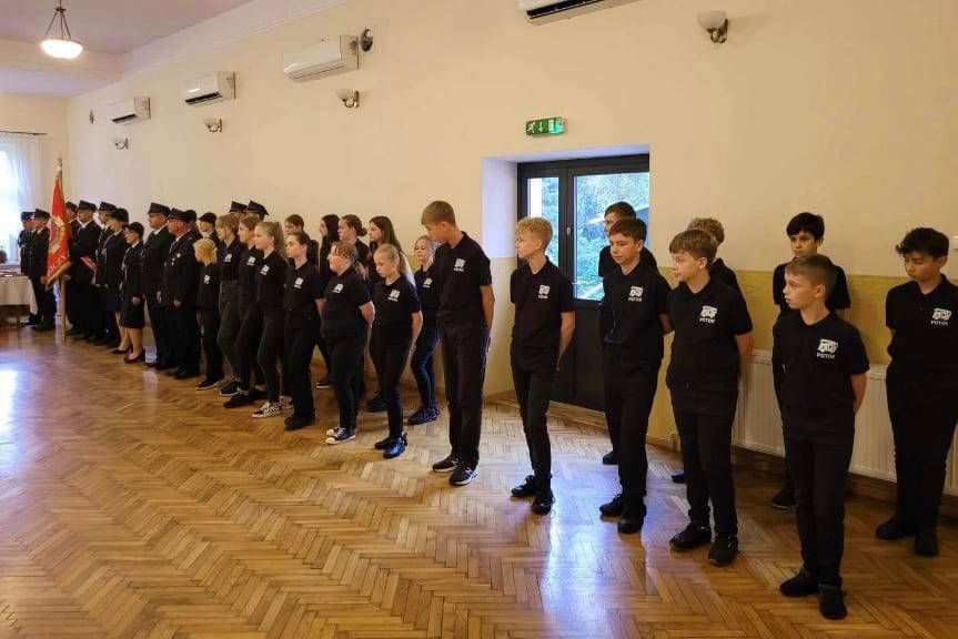 Młodzi, odważni i gotowi. Ślubowanie młodych strażaków z OSP Potok