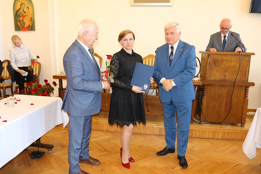 Prezydent Krosna nagrodził dyrektorów i nauczycieli