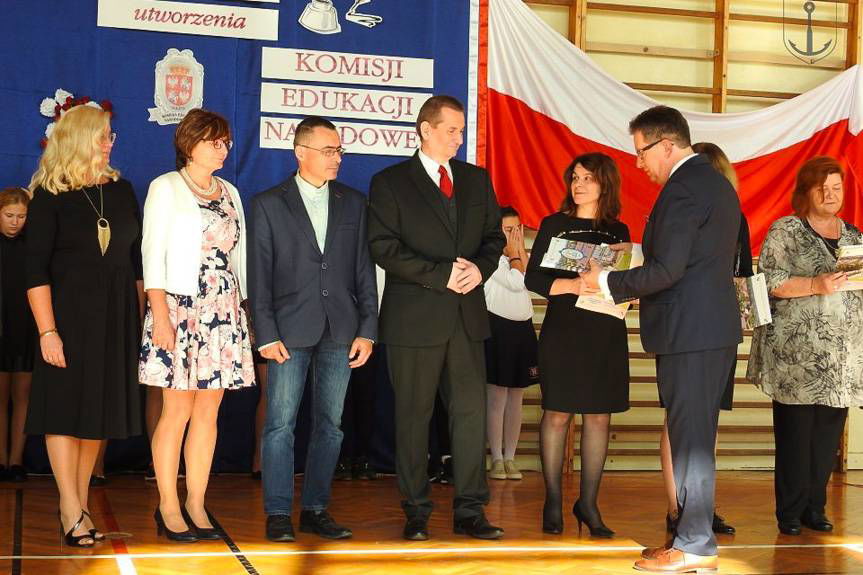 Nagrody wójta gminy dla nauczycieli i pracowników oświaty