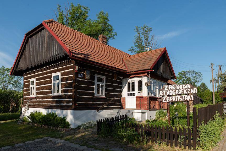 Wirtualny spacer po Zagrodzie Etnograficznej w Rogach