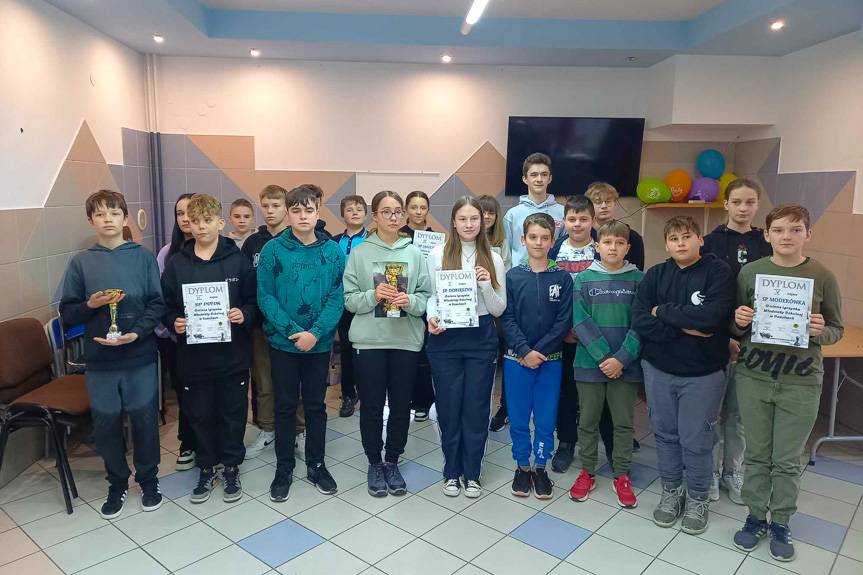 Zmagania młodych szachistów w Jedliczu