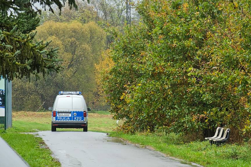 Makabryczne odkrycie. Na słupie wisiały zwłoki mężczyzny