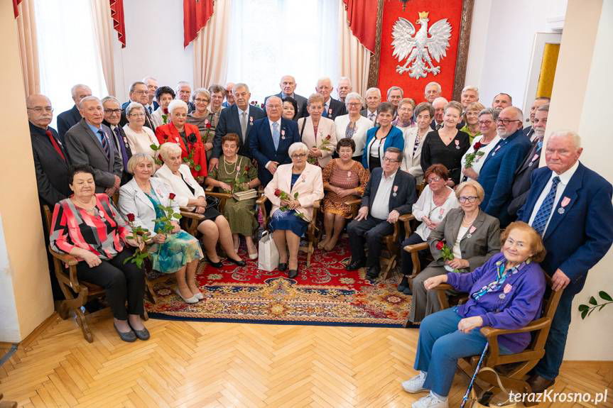 Złote Gody w Krośnie. Kolejne pary odebrały medale