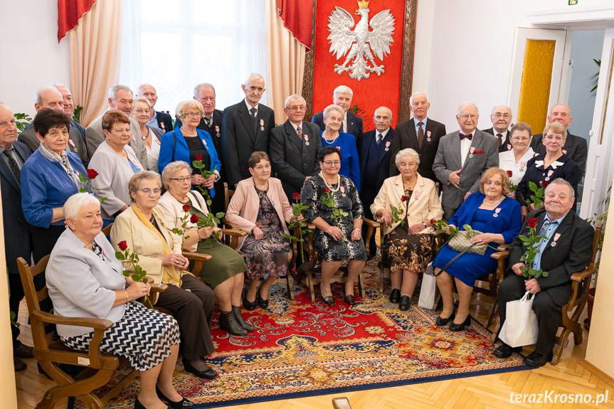 Złote Gody w Krośnie. Kolejne pary odebrały medale