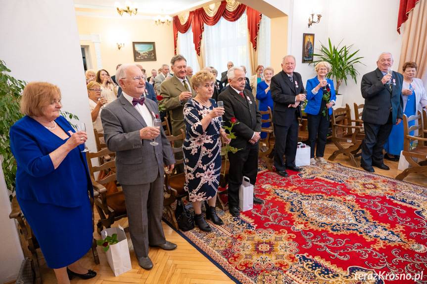 Złote Gody w Krośnie. Kolejne pary odebrały medale