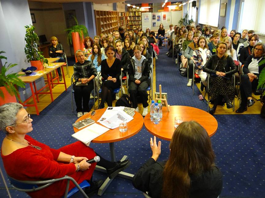 Wywodzę się z poezji… Urszula Honek w KBP