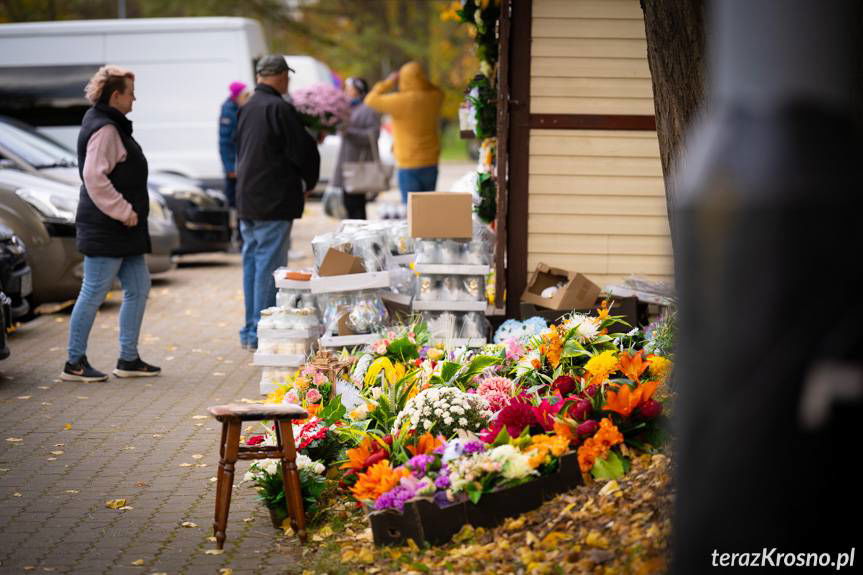 Ostatnie przygotowania do dnia Wszystkich Świętych [ZDJĘCIA]