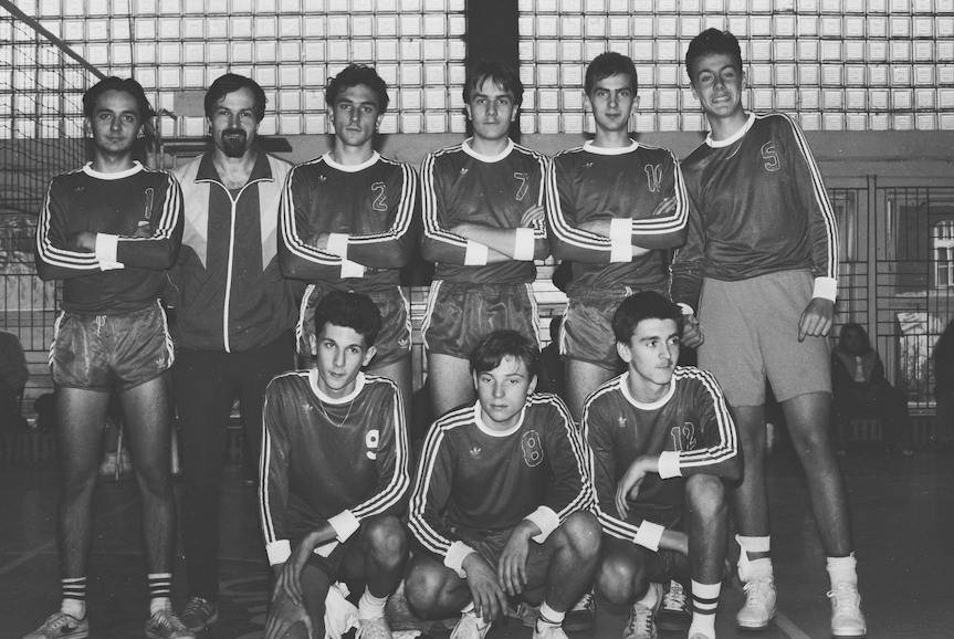 Turniej siatkówki w I LO w Krośnie 31 lat temu. Ktoś pamięta?