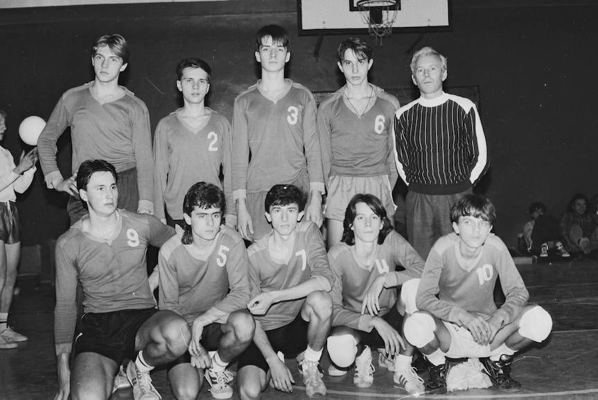 Turniej siatkówki w I LO w Krośnie 31 lat temu. Ktoś pamięta?