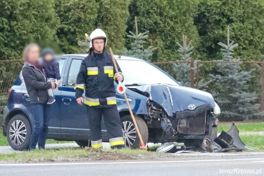Kolizja w Potoku, uderzył w słup sygnalizacyjny