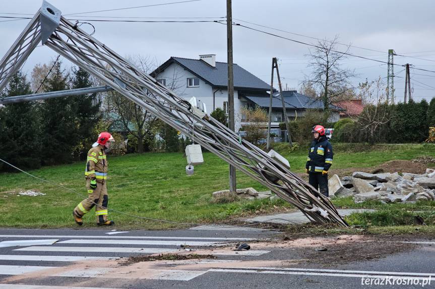 Kolizja w Potoku, uderzył w słup sygnalizacyjny