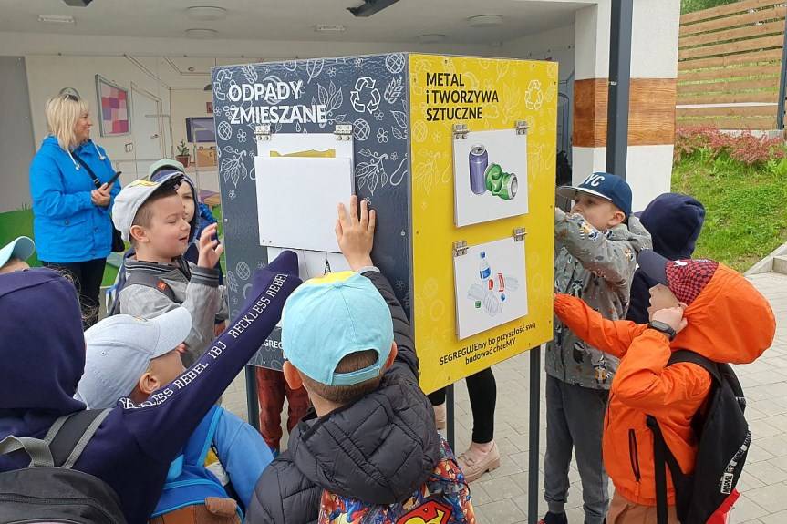Zajęcia edukacyjne w PSZOK.  "Szklik" dziękuje