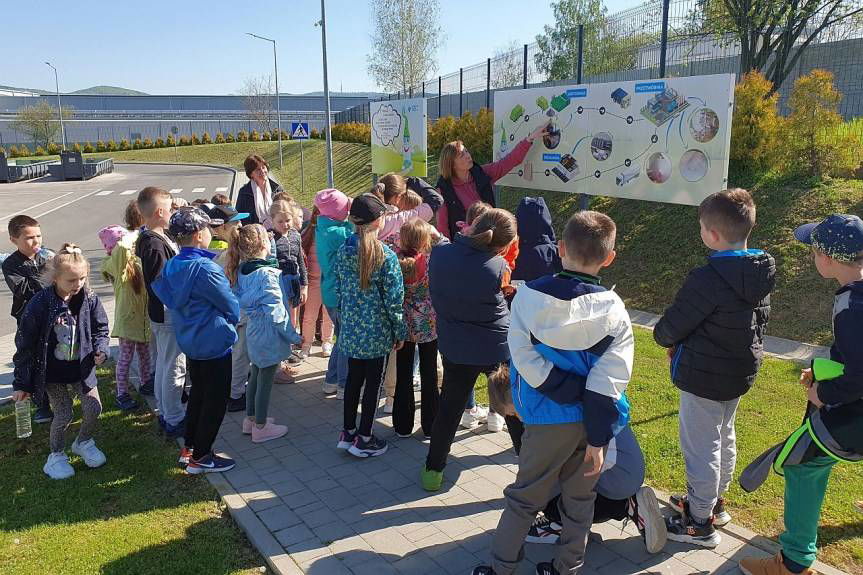 Zajęcia edukacyjne w PSZOK.  "Szklik" dziękuje