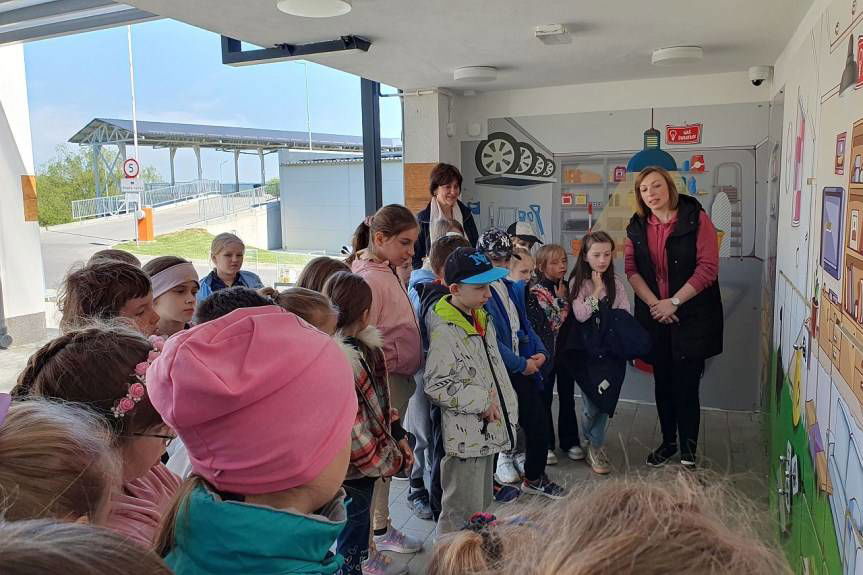 Zajęcia edukacyjne w PSZOK.  "Szklik" dziękuje