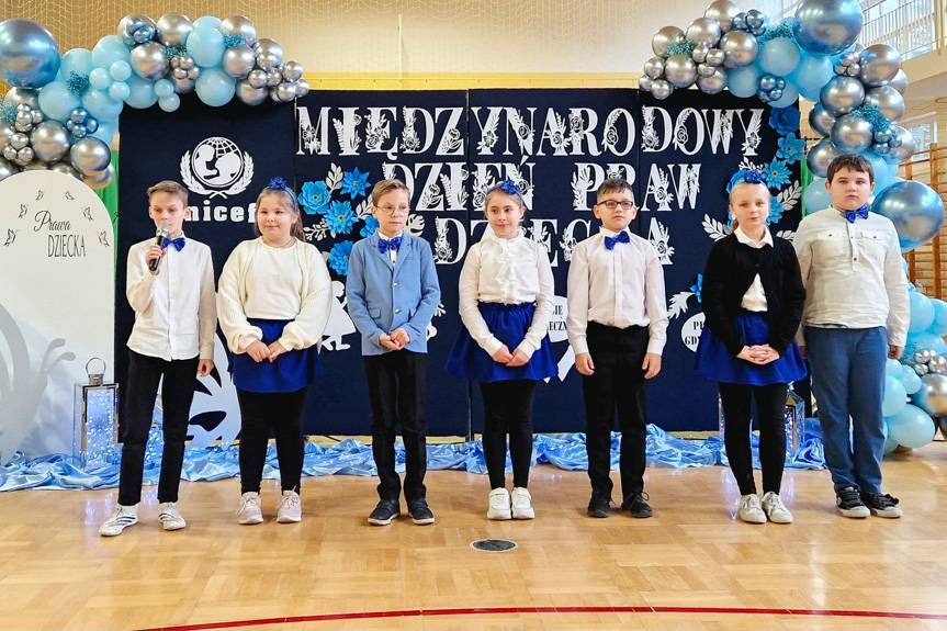 Dzień pełen edukacji i zabawy w SP w Rogach