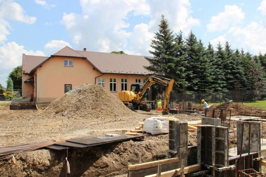 Postępy budowy sali gimnastycznej w Dobieszynie