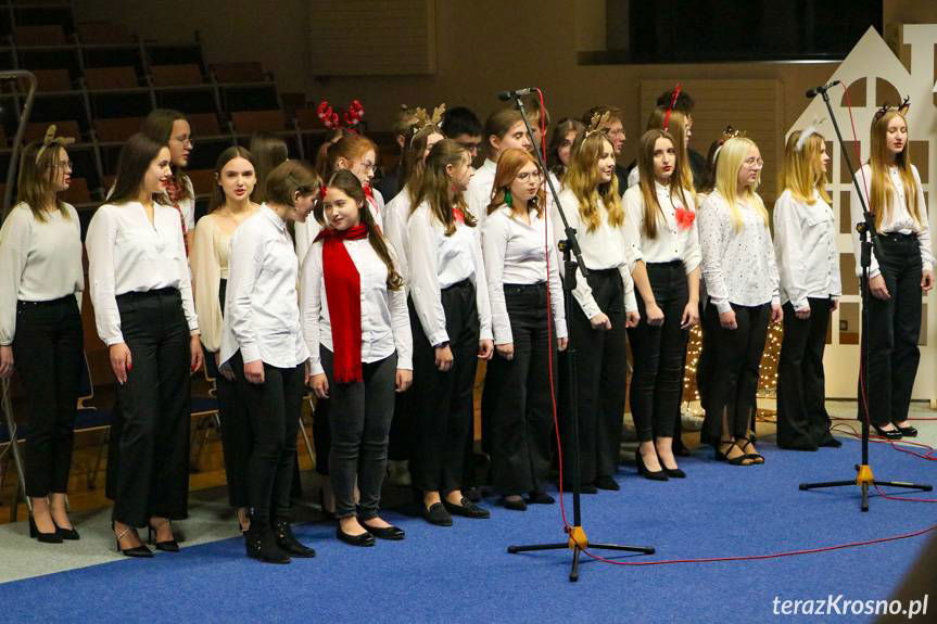 Koncert charytatywny i kiermasz świąteczny dla Ani
