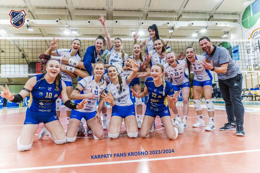 Pierwsze zwycięstwo trenera Szymona Czekaja przed własną publicznością